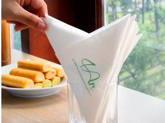 Khăn giấy in logo thương hiệu cho quán cafe, nhà hàng