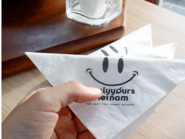 Khăn giấy in logo thương hiệu cho quán cafe, nhà hàng